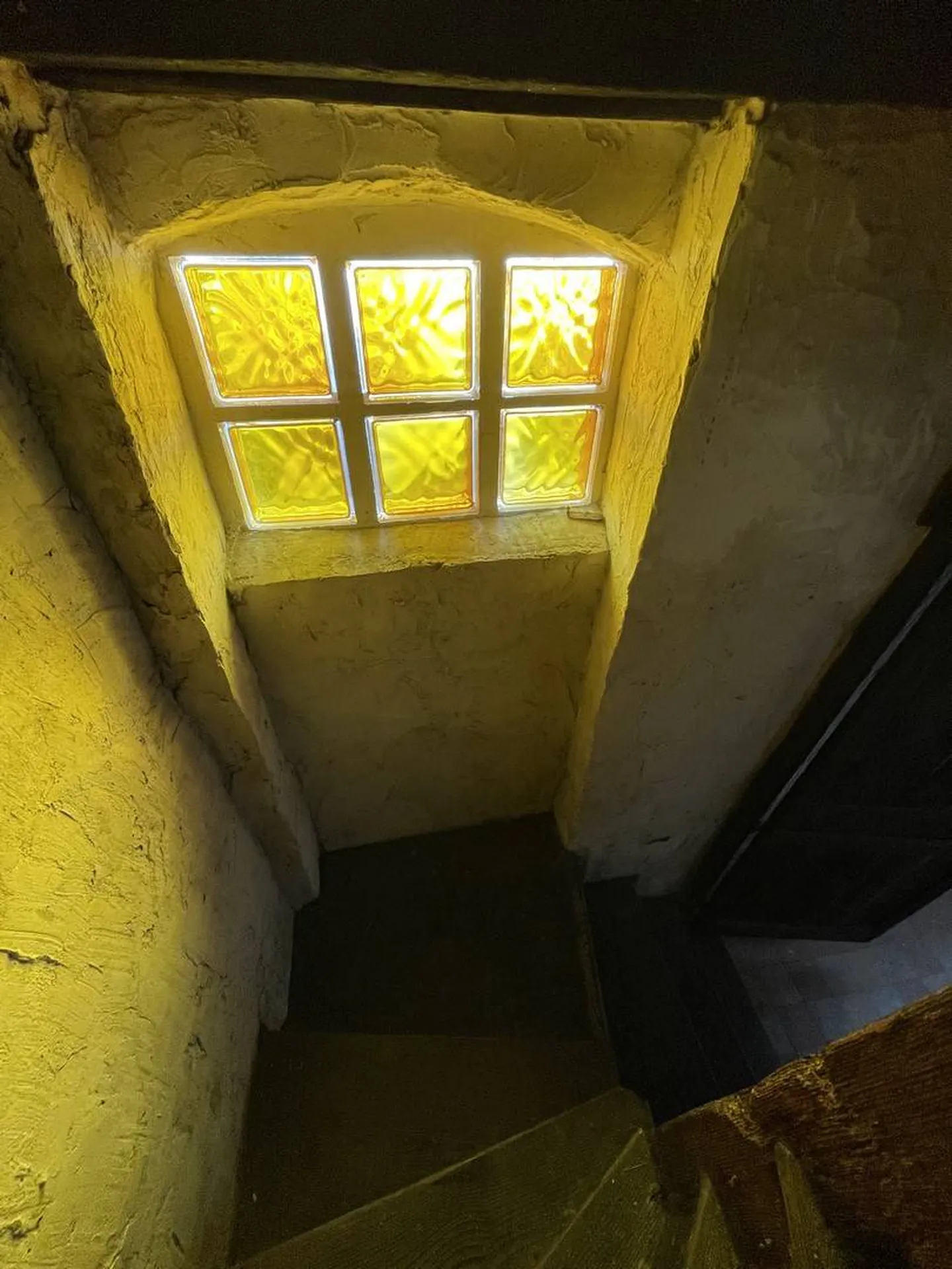 VENDU Maison de pêcheur en pierre et silex, mitoyenne et à rénover, d'environ 60m² sur 3 niveaux.  proche centre ville de Dieppe