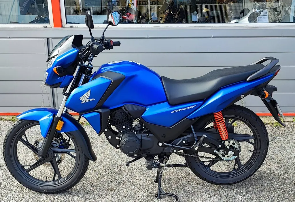 HONDA CB125 F DU 02/2024 AVEC 180 KM.