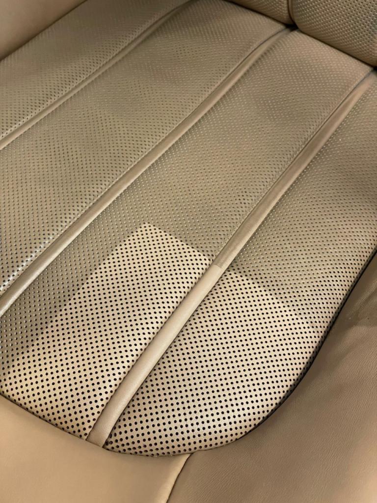 Traitement cuir pour cette Bentley Mulsane chez Bentley à Monaco 