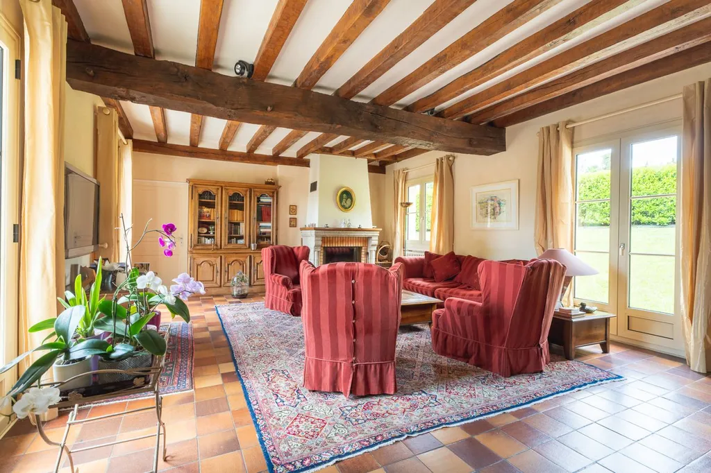 Très grande maison familiale avec parc et tennis à vendre au Mans