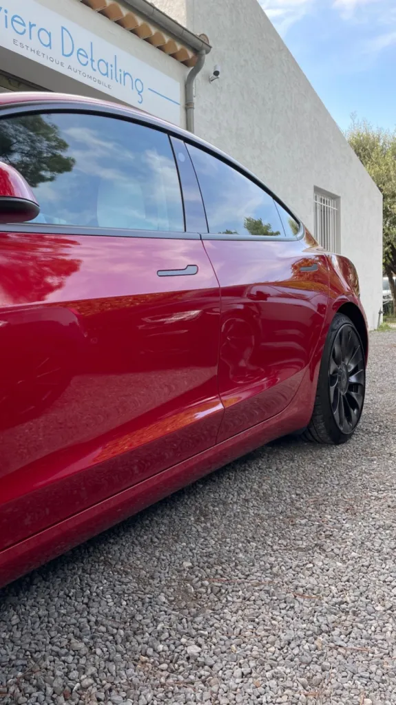 Polish et lustrage carrosserie tesla à Nice