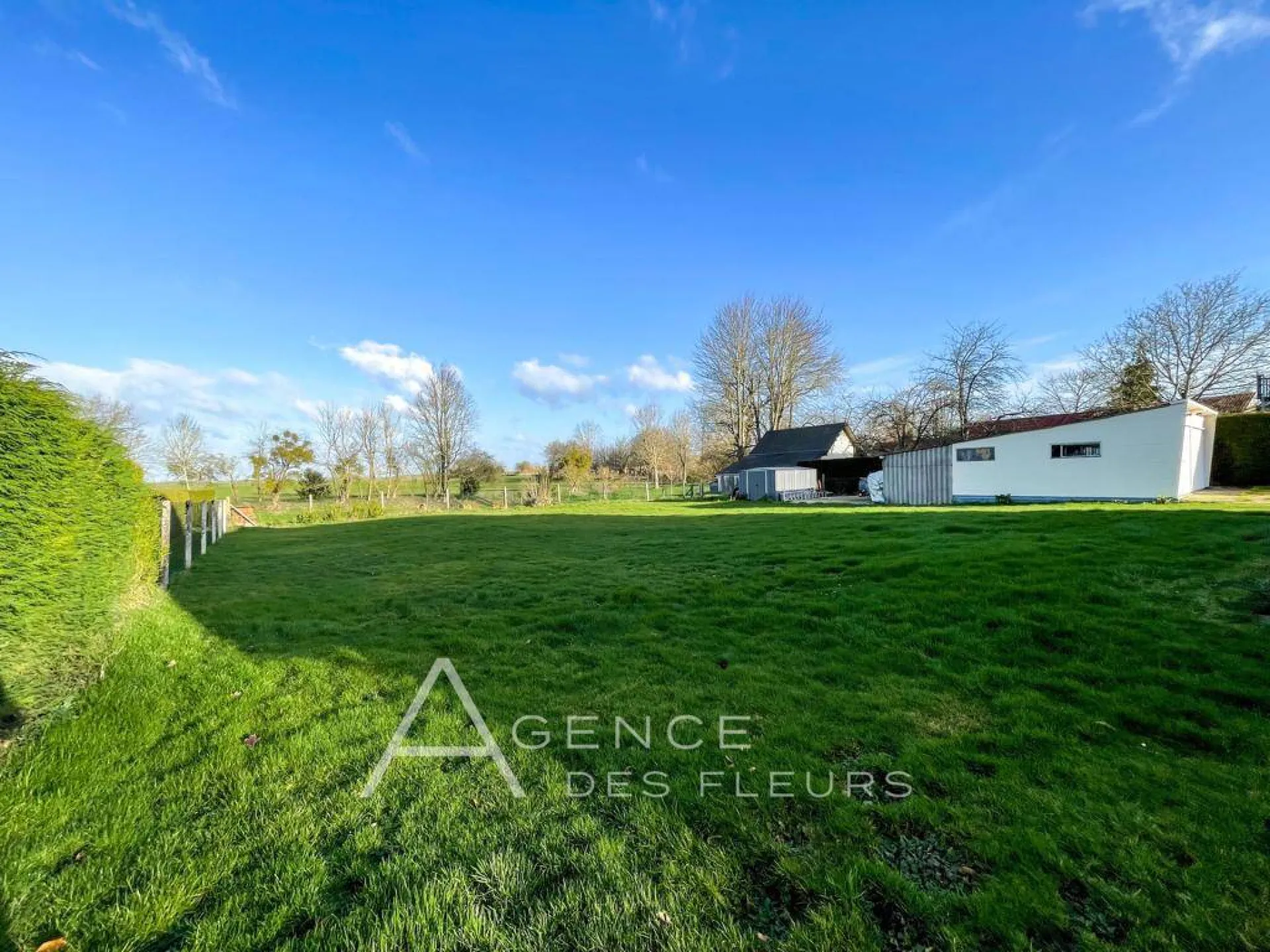 TERRAIN PROCHE DES ECOLES