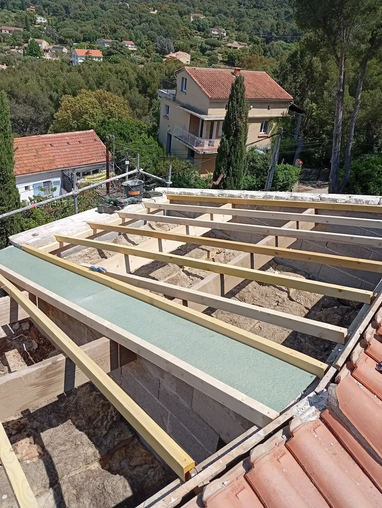 Reprise d'une charpente avec toiture à Saint Maximin