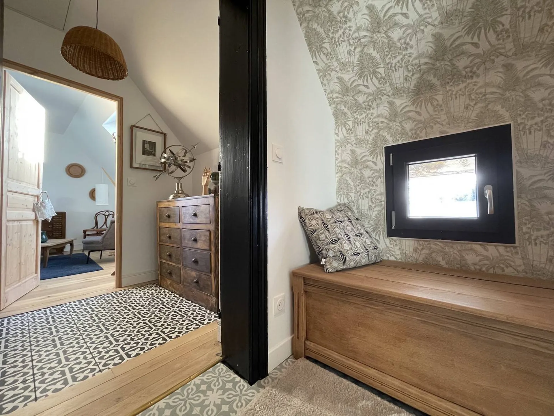 Maison de Maître du XIXe siècle, de 148,49 m² et son garage, bâtie sur un jardin de 639 m² à proximité du cœur de ville de Dieppe, 76.