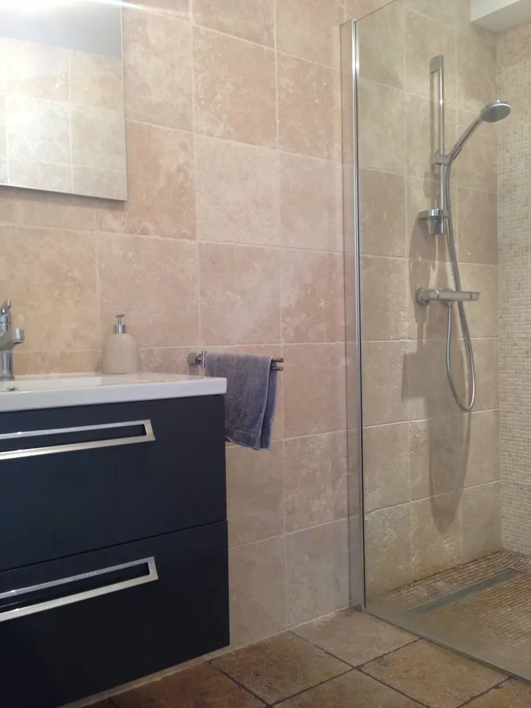 douche à l' italienne pierre naturelle