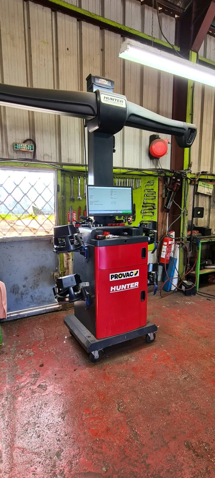 Géométrie et parallélisme dans notre garage de la Farlède à proximité de Toulon