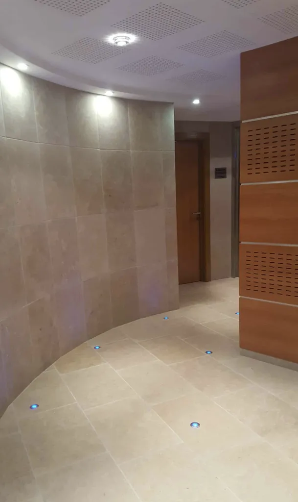 Cèdre Gray – Marbre naturel beige et crème pour sols et dallages intérieurs et extérieurs