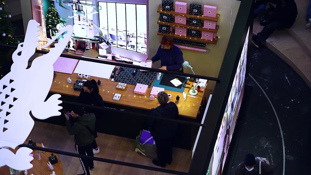 Réalisation d'une vidéo marketing/communication pour l'entreprise Clear Channel à l'occasion de la campagne Lacoste  à Paris La Défense