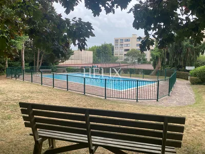 Le Pecq 5 pièces de 100 m2, Vue dégagée de la terrasse en dernier étage dans une résidence de Standing, au calme