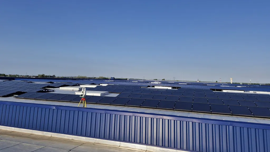 entrepot logistique - centrale photovoltaïque sur bâtiment logistique - division en volumes par géomètre expert pour panneaux solaires