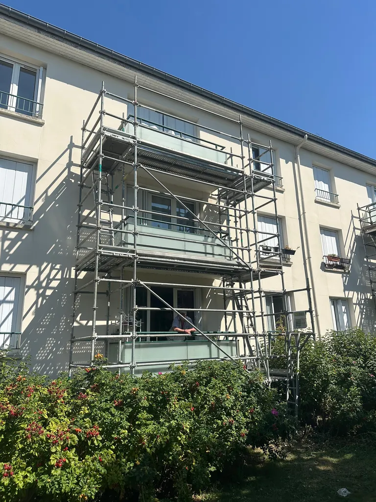 Echafaudage pour travaux de rénovation de balcons proche Le Havre