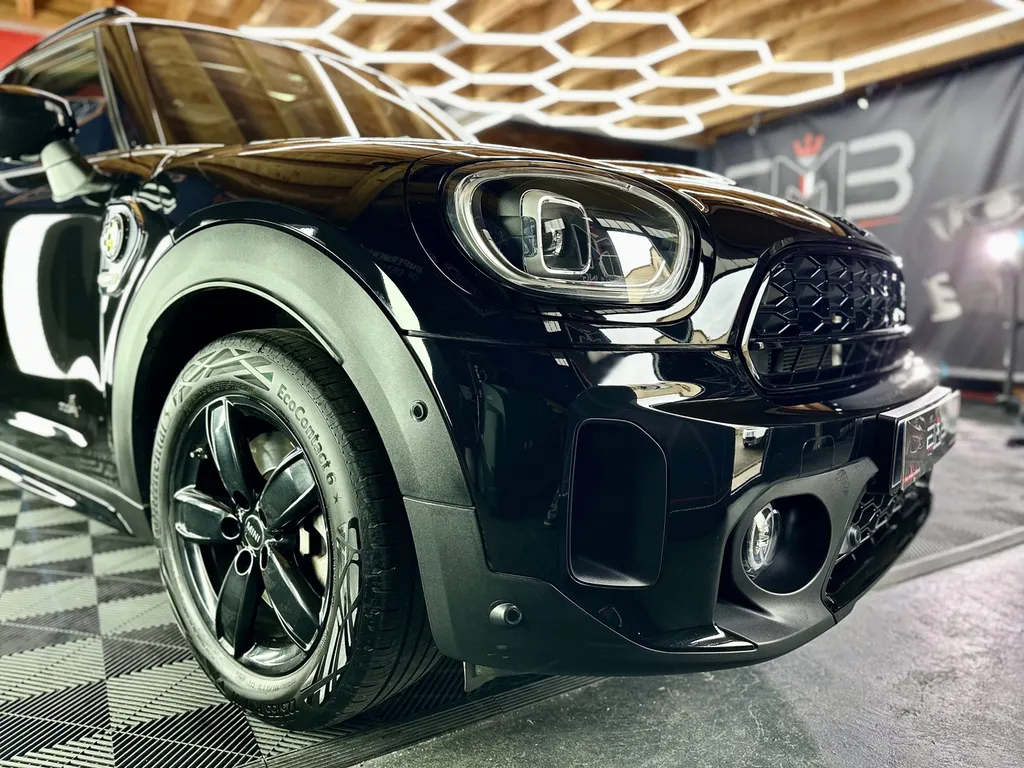 Traitement céramique & polissage multi-étapes sur Mini Countryman – EMB Detailing, spécialiste à Vaugneray (Lyon Ouest)