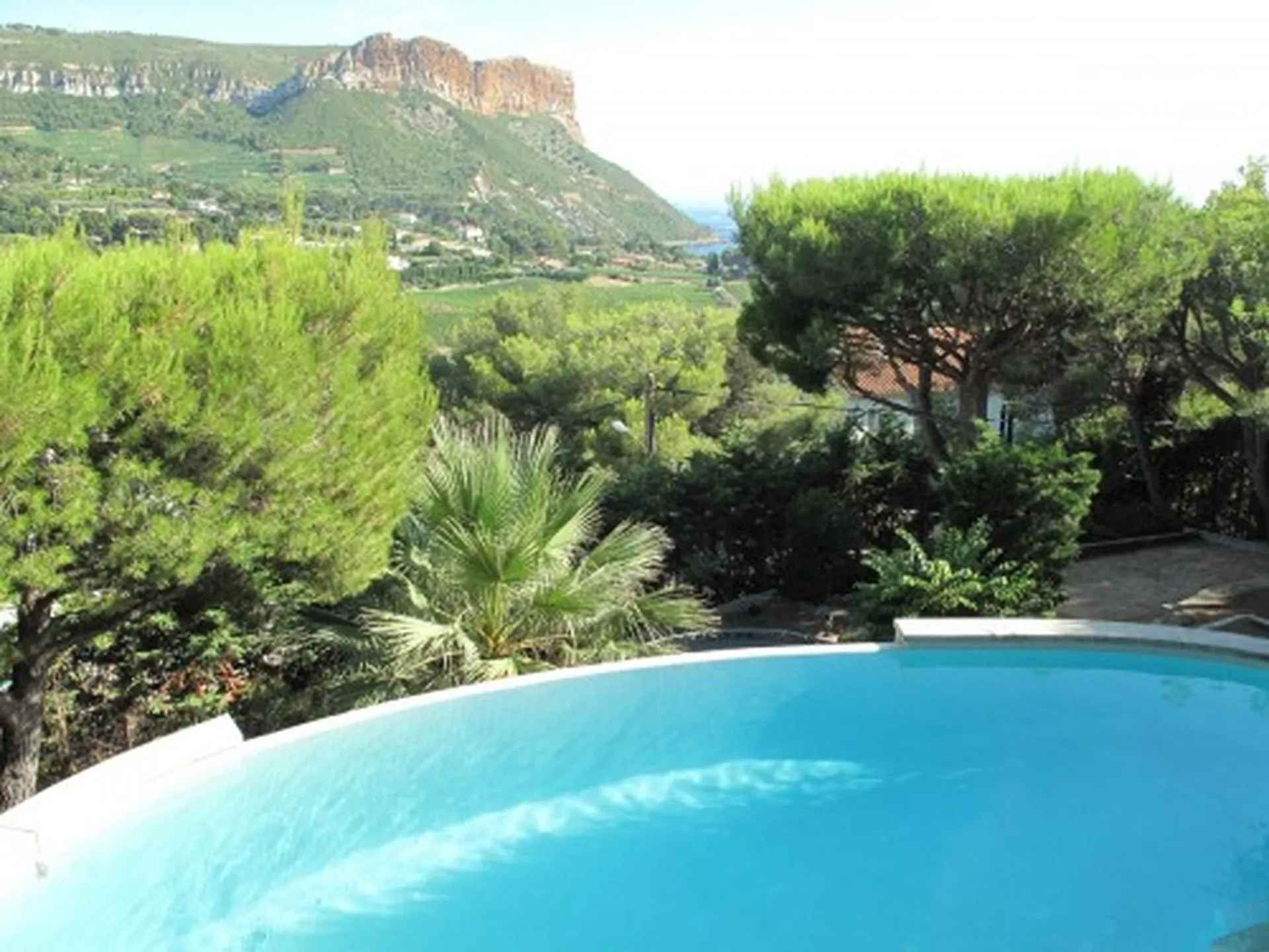 Exclusivité A vendre villa 6 Cassis bénéficiant d'une vue sur la mer + T2 indépendant