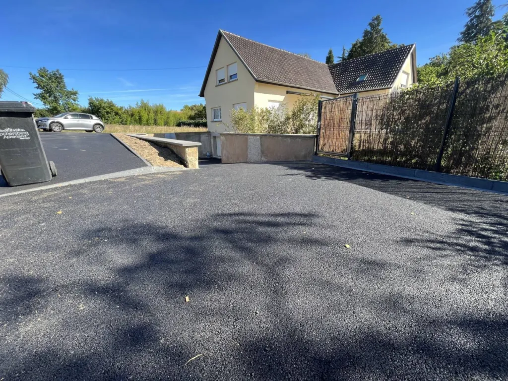 Pose d’enrobé pour une descente de garage à La Robertsau