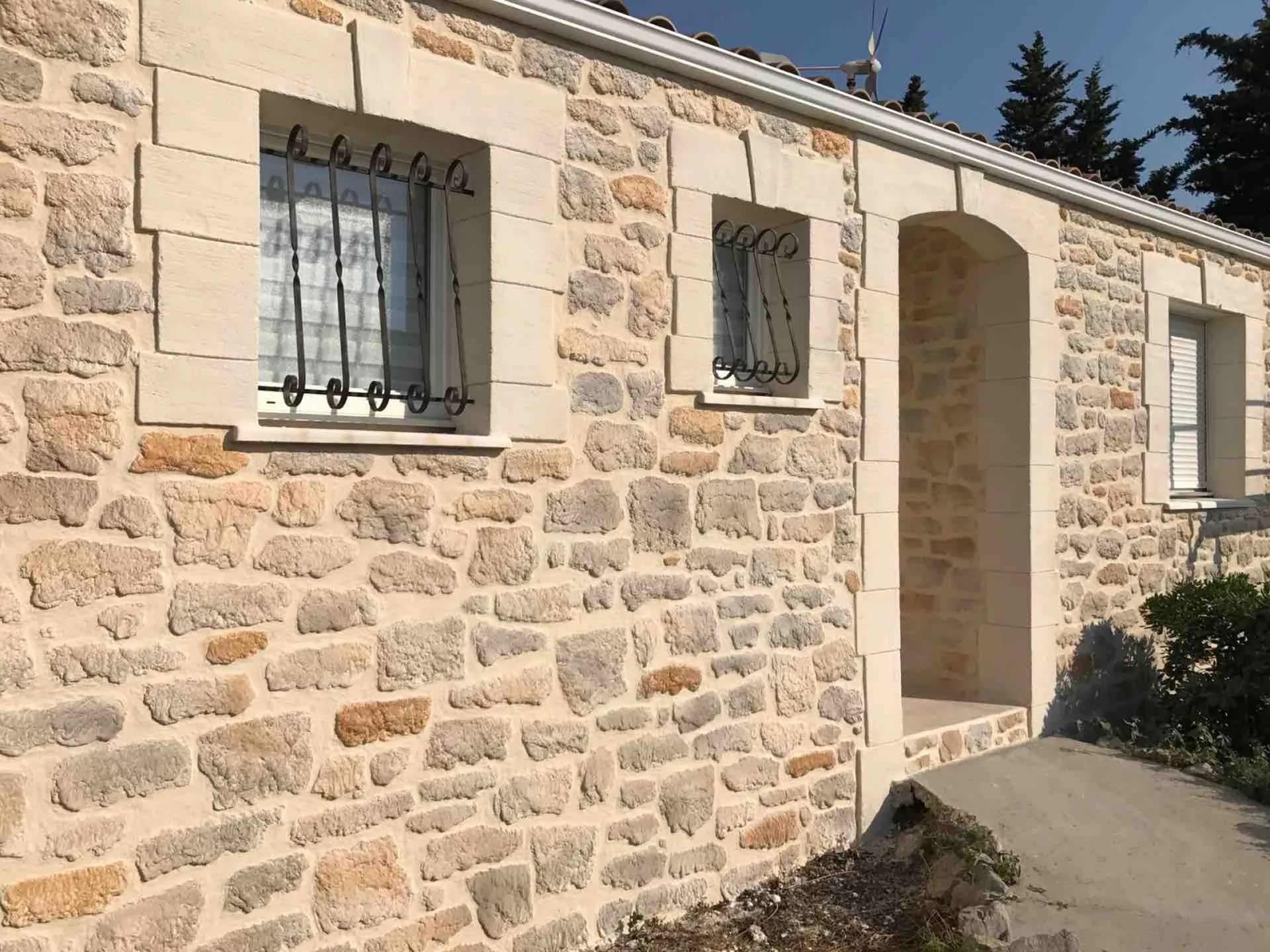 Décoration totale d’une maison façon pierre à Gigean entre Balaruc les bains et Montpellier 