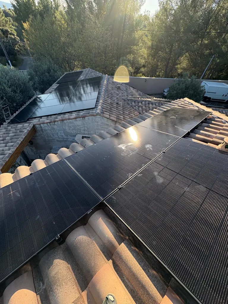 Installation de 40 panneaux solaires Dualsun à Aubagne dès 41 900€ avec une batterie SolarEdge 
