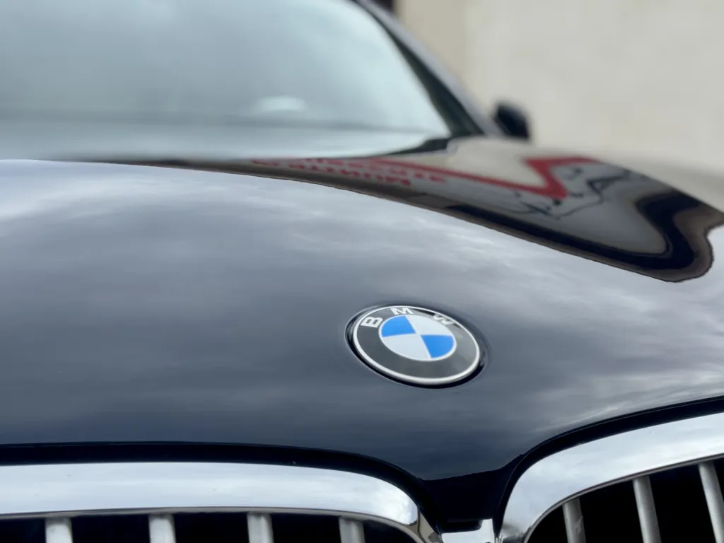 Réparation BMW X5 suite à un vandalisme à Carnoux proche de la Ciotat et Cassis