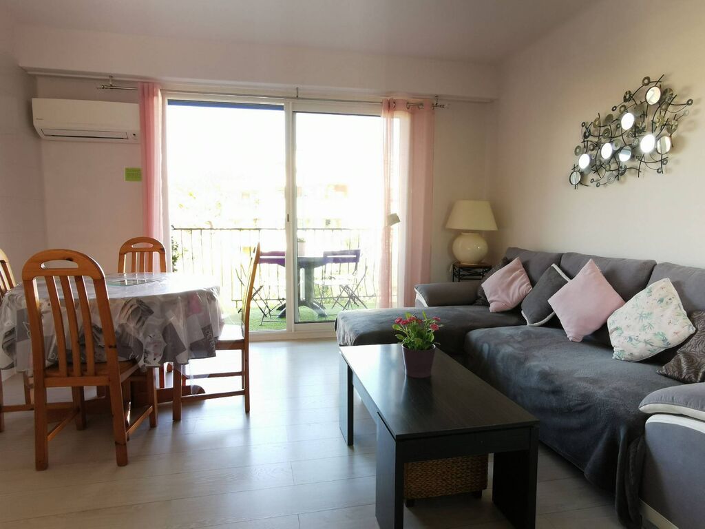 Appartement T3 Cassis dans petit immeuble au centre avec deux balcons et cave 