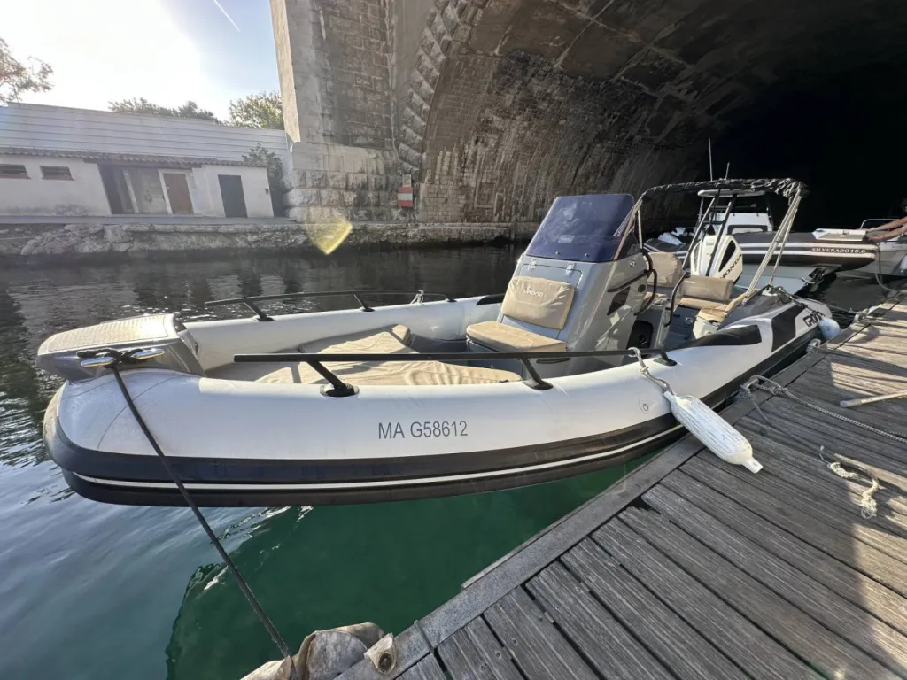GRAND Golden Line G750 – Semi-rigide haut de gamme disponible en occasion à Six-Fours-les-Plages