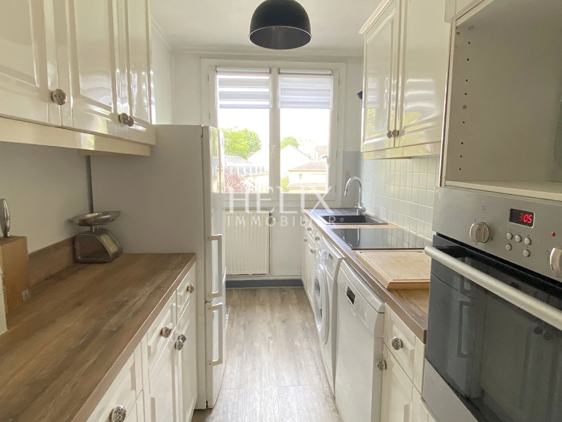 Le Pecq Place Royale- appartement traversant 4 pièces de 67.25 m2