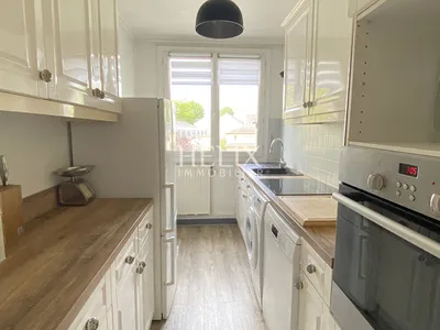 Le Pecq Place Royale- appartement traversant 4 pièces de 67.25 m2