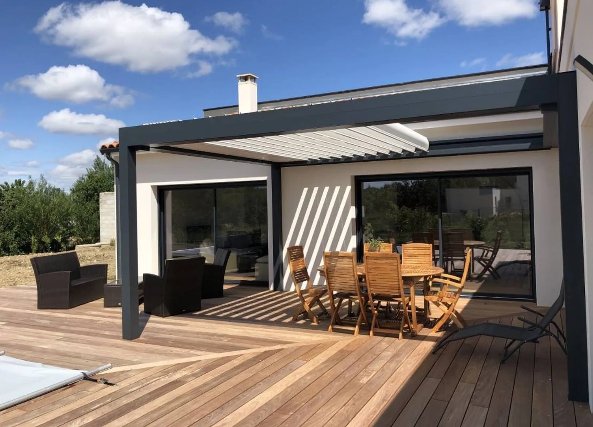 PERGOLA BIOCLIMATIQUE OPEN'R STORES MARQUISES A LA CIOTAT