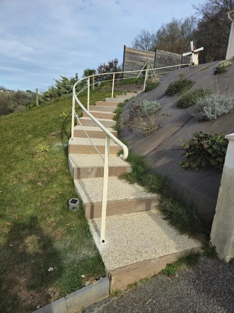 Installation de Mains Courantes et Garde-Corps en Aluminium et Acier Galvanisé pour Pavillons ou Maisons à Rouen et son Agglomération en Seine-Maritime 76