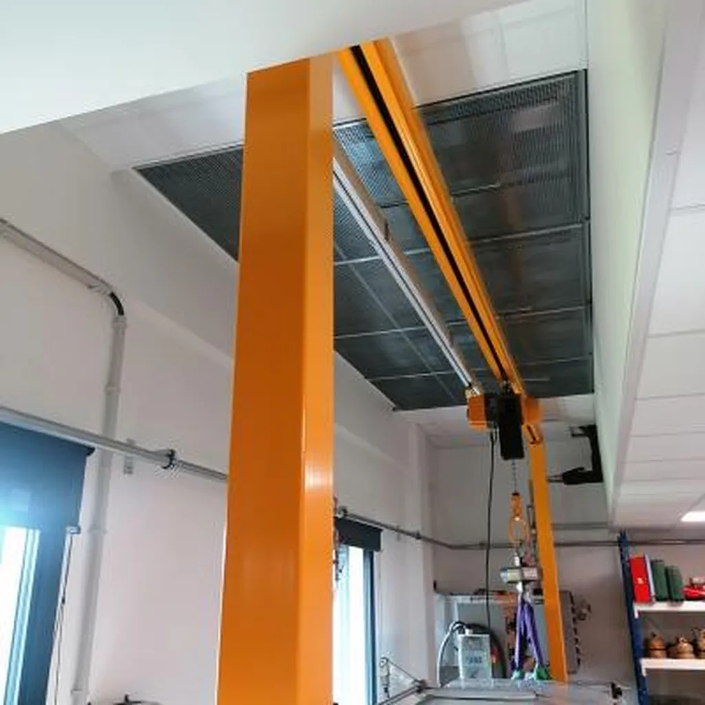 Pose d'un portique avec palan à chaîne électrique KITO laboratoire à Grenoble en Isère