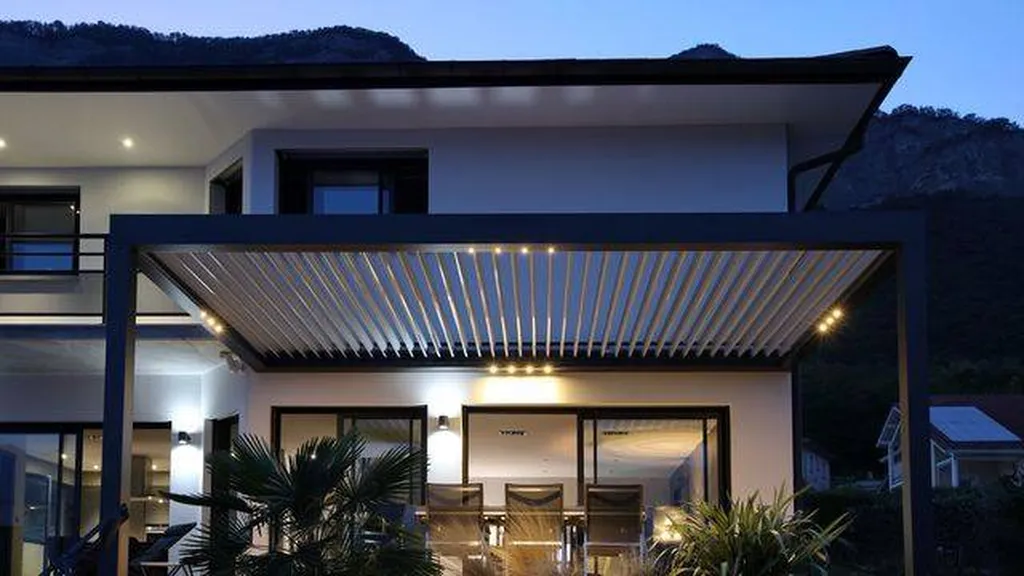 Installation de pergola bioclimatique avec éclairage LED Aix-En-Provence
