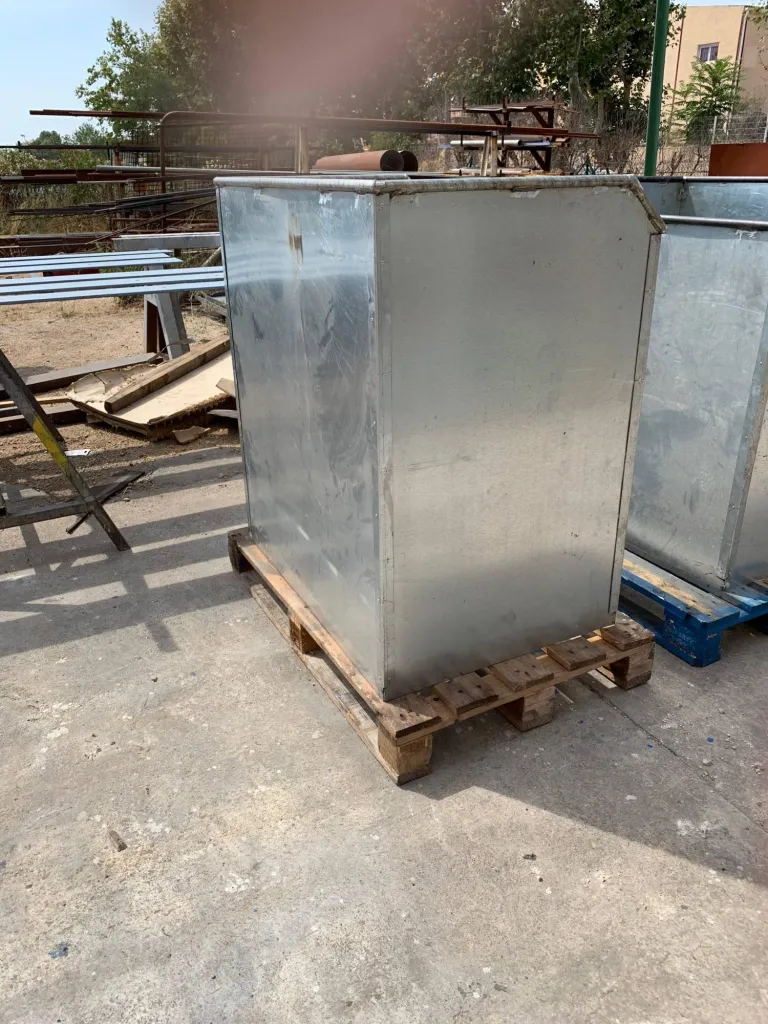 FABRICANT DE TREMIE POUR DECHETTERIE  REVALORISATION GALVANISEE REALISEES SUIVANT PLAN POUR CLIENT FOS SUR MER BOUCHES DU RHONE