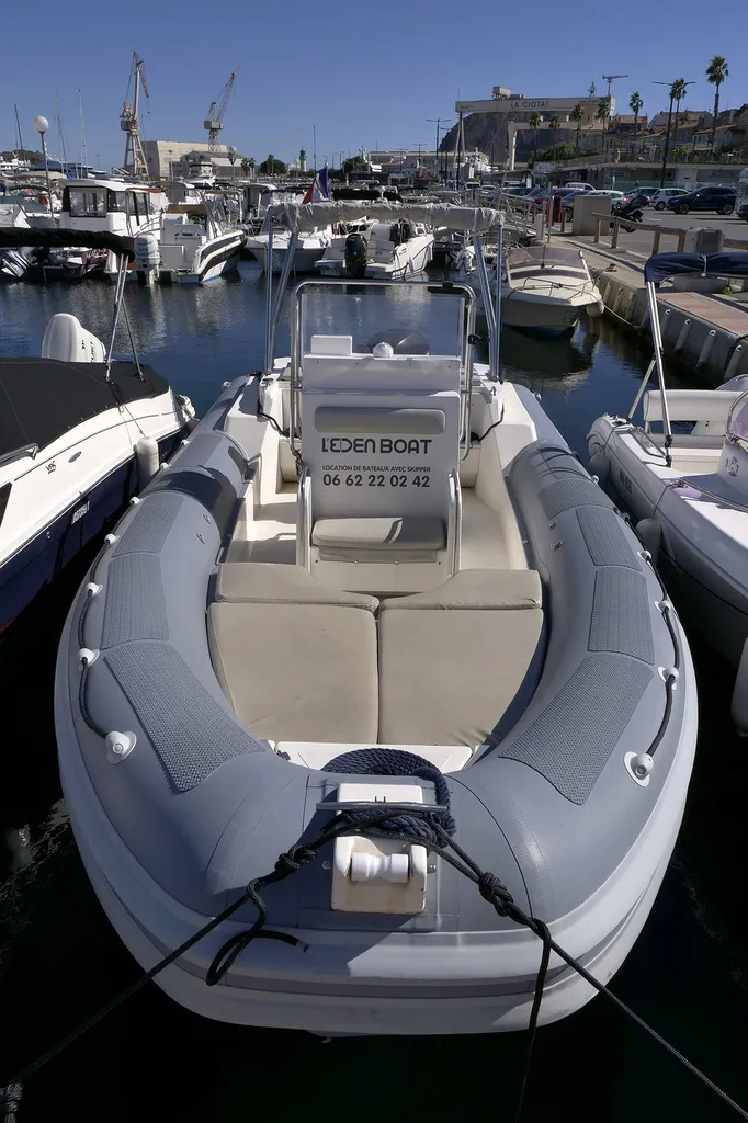 Chuppa Chups 2 notre semi rigide pour aller visiter les Calanques en bateau