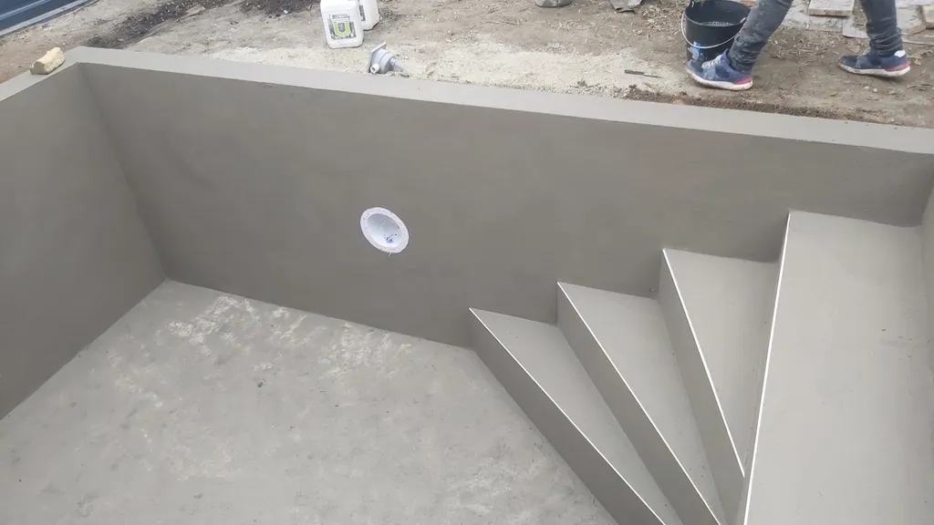 Construction de piscine sur mesure à Bordeaux : quelles sont les étapes essentielles pour concevoir un bassin durable et parfaitement intégré à votre jardin ?