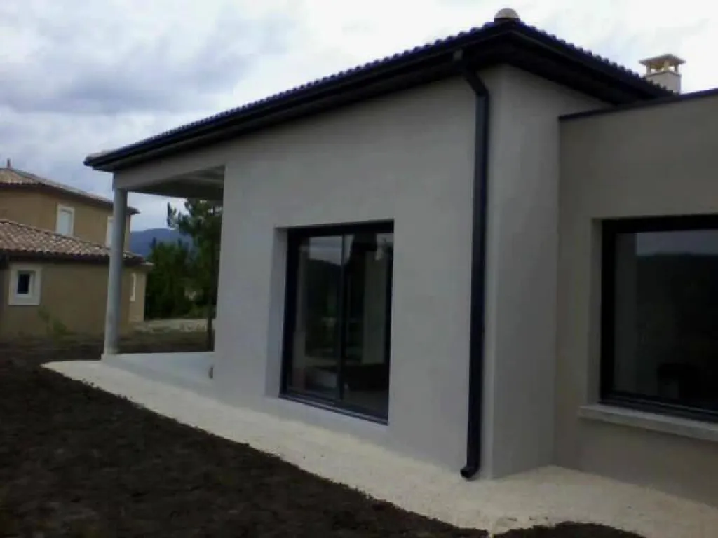 Trouver une entreprise pour protéger mon avant-toit à Avignon dans le Vaucluse avec 1001 gouttières