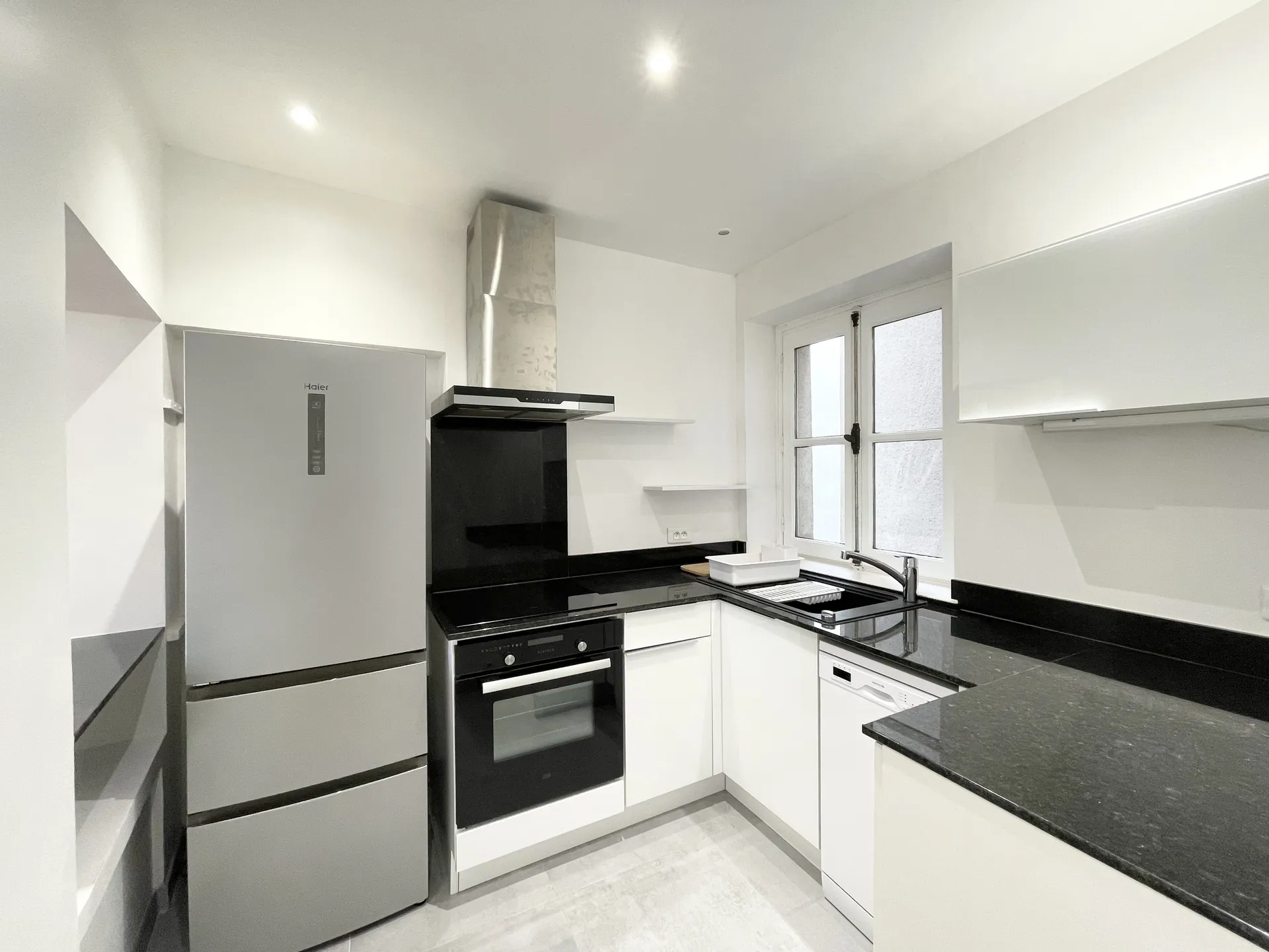 Exclusivité appartement meublé de 3 pièces proche du RER A de Saint Germain en Laye rue de Paris à proximité des commerces.