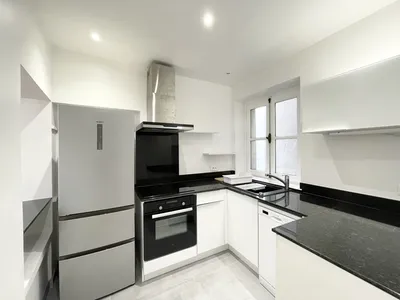 Exclusivité appartement meublé de 3 pièces proche du RER A de Saint Germain en Laye rue de Paris à proximité des commerces.