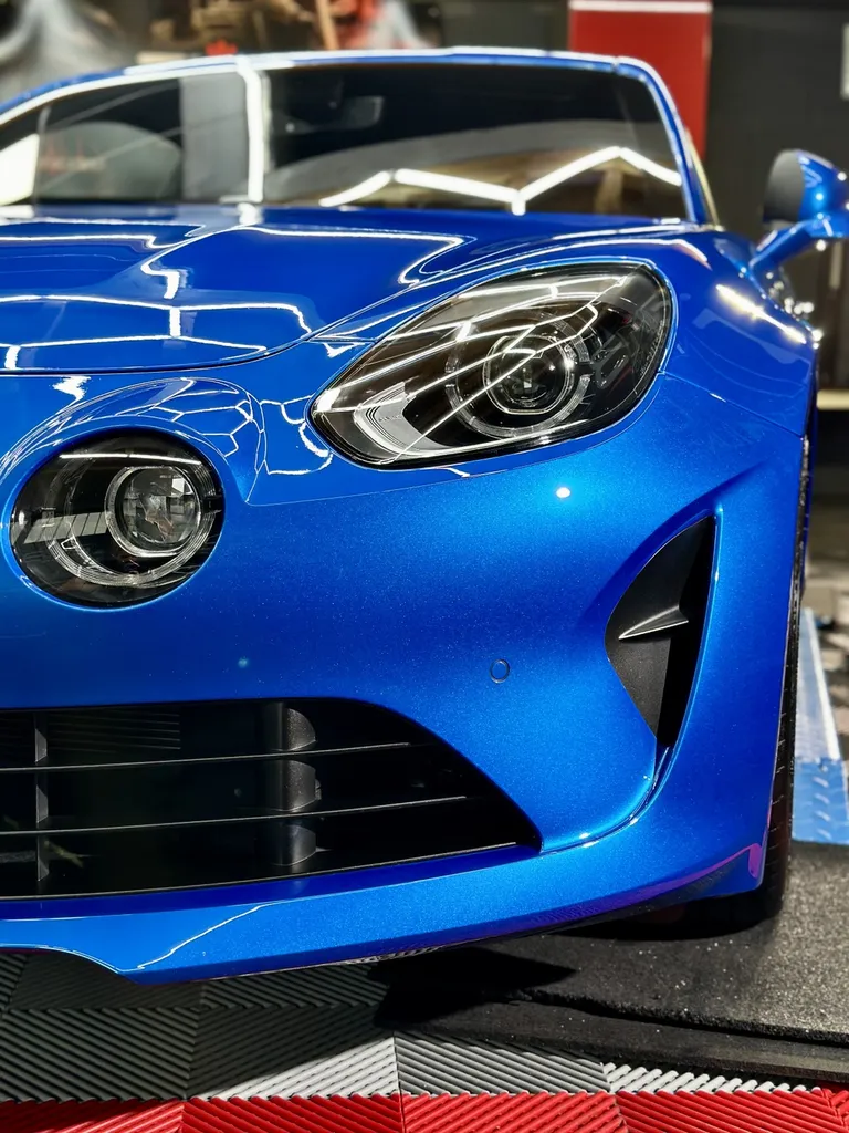 film de protection PPF alpine A110 Lyon traitement céramique protection carrosserie voiture de sport