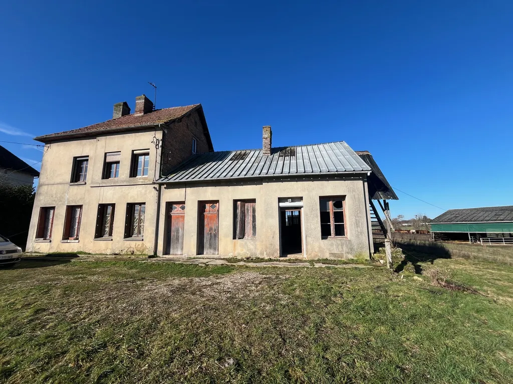 EXCLUSIVITE à vendre : Maison de caractère à rénover offrant de beaux volumes et située à la Mailleraye sur Seine