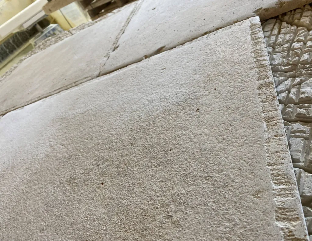 Dallage ancien en pierre naturelle AVIGNON