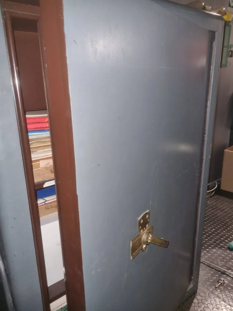 ouverture coffre fort sedan 08200