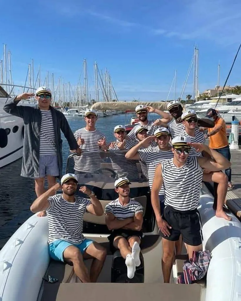 SORTIE ENTRE AMIS EN BATEAU A HYERES 83400