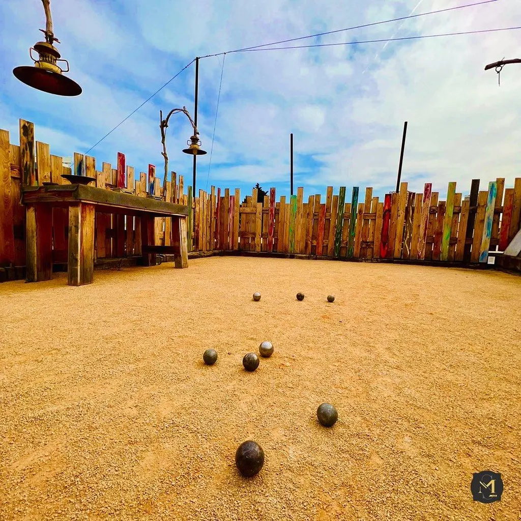 Où faire un afterwork à Marseille avec un rooftop et terrain de pétanque ?
