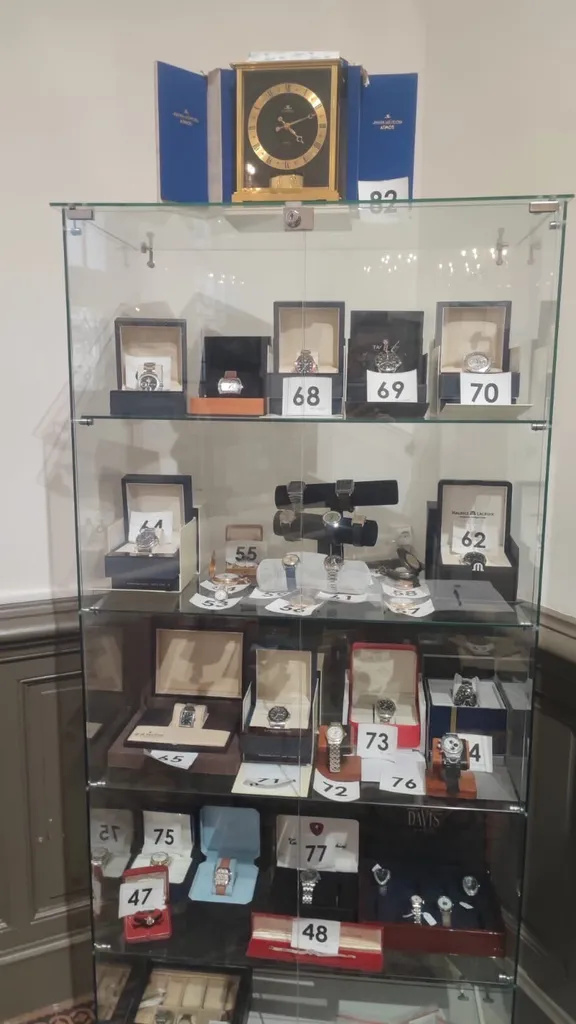louer un espace pour vente aux encheres bijoux montres frejus saint raphael var