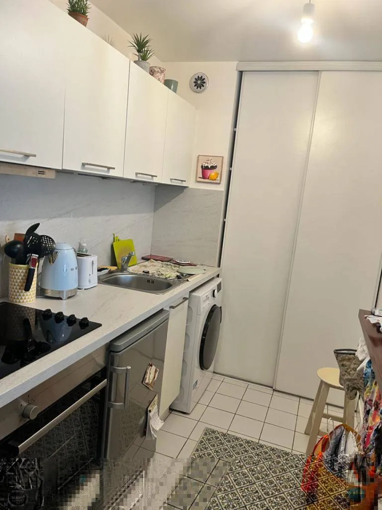 Situé au 3ème étage avec ascenseur
