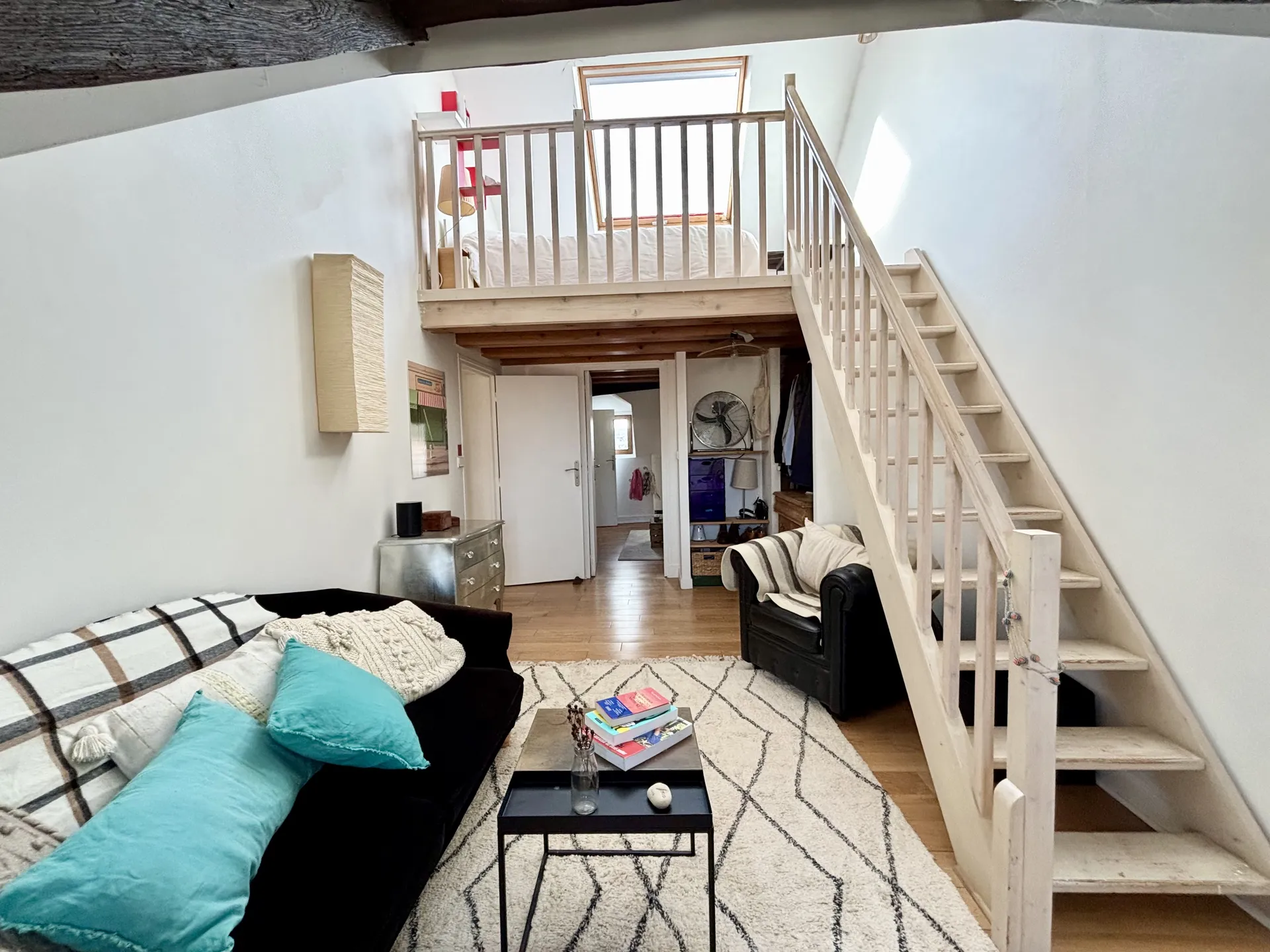 Grand appartement de 136M² avec un studio indépendant dans le centre ville Saint Germain En Laye .