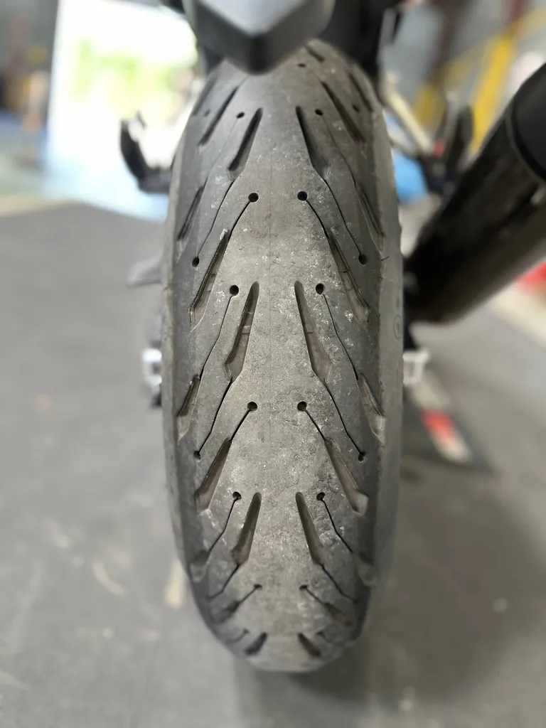 Les pneumatiques de votre moto sont contrôlés dans votre centre de contrôle technique Autosur Martigues dans les Bouches-du-Rhône