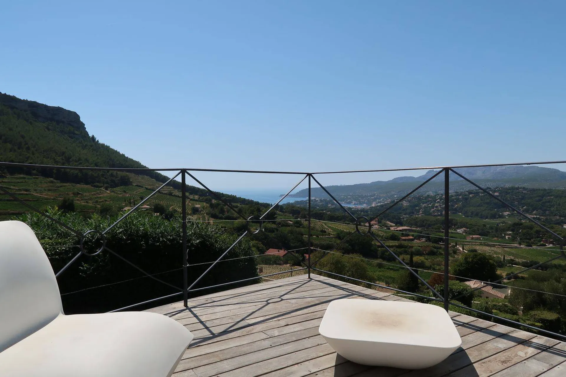 Vue spectaculaire sur la baie et les vignes de Cassis, villa de luxe à vendre