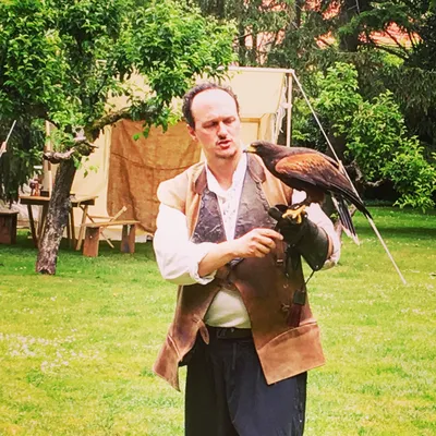 Vivez un mariage médiéval inoubliable avec une wedding planner spécialisée pour créer une célébration authentique et magique