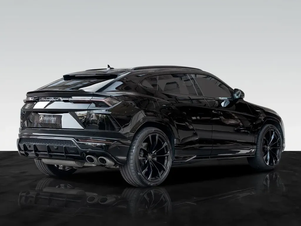 Lamborghini Urus – vue arrière complète SUV Lamborghini noir