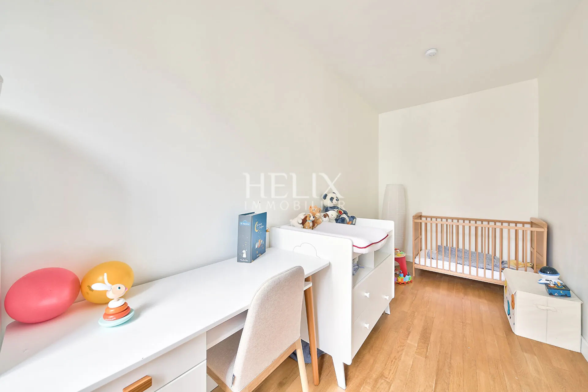 En exclusivité : Magnifique appartement traversant avec beaucoup de charme situé au coeur du centre ville de Saint Germain en Laye