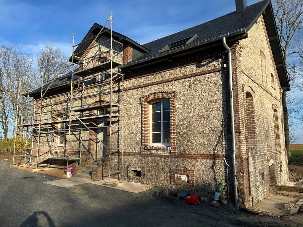 Rénovation complète intérieur et extérieur d'une maison brique et silex dans un corps de ferme près d'Etretat 76